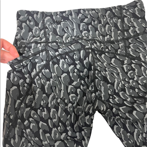 NEW Sweaty Betty Leggings Pants 7/8 Length Workout Gray Black Animal Print Small - Picture 9 of 15